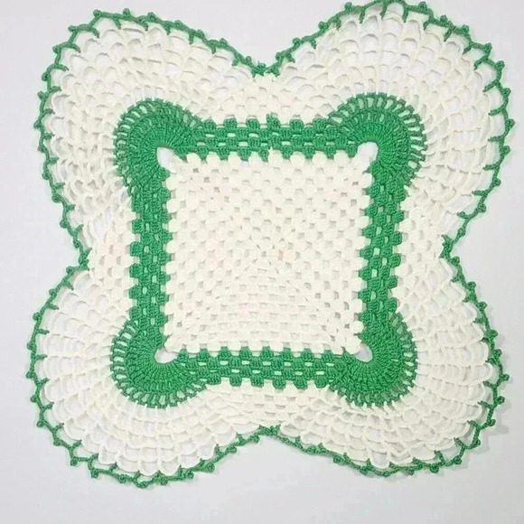 Vtg Set 4 Doilies Hand Crocheted Knitted Linen Apple Green Scalloped Kitsch - Picture 7 of 12